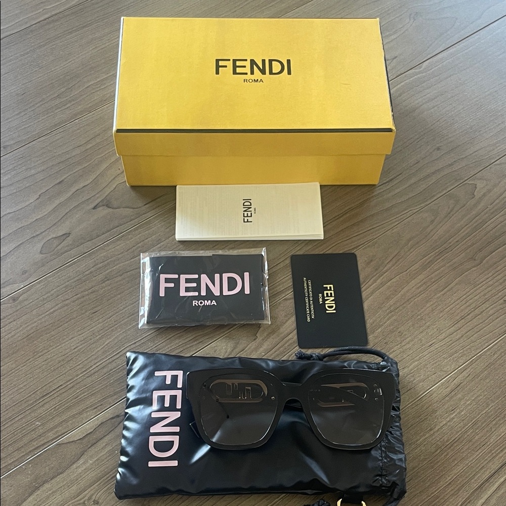 Fendi “ O Lock “Stylish Black Sunglasses for Women 💯Authentic